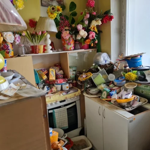 kuchnia pełna śmieci- Sprzątanie mieszkań